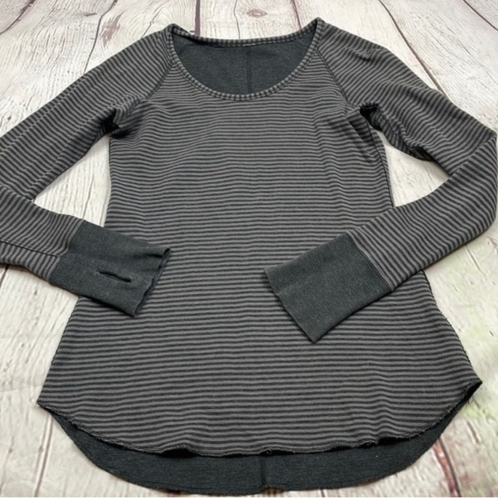 UEC Lululemon striped long sleeve shirt size 4 tag was removed